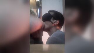Lamiendo, Apretando y Mordiendo Las Naturales Tetas Enormes De La Rubia Sumisa