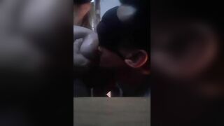 Lamiendo, Apretando y Mordiendo Las Naturales Tetas Enormes De La Rubia Sumisa