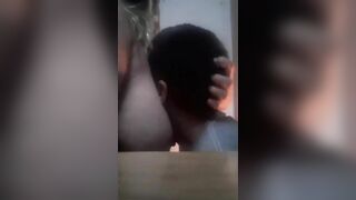 Lamiendo, Apretando y Mordiendo Las Naturales Tetas Enormes De La Rubia Sumisa