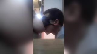 Lamiendo, Apretando y Mordiendo Las Naturales Tetas Enormes De La Rubia Sumisa
