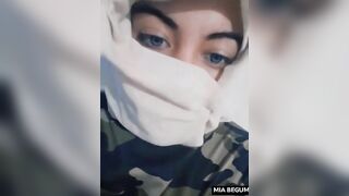 Mujer Musulmana De Ojos Azules Se Masturba y Enseña Su Enorme Culo En Videollamada.