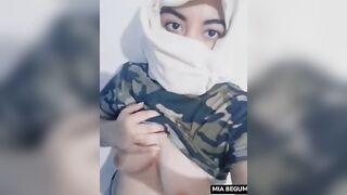 Mujer Musulmana De Ojos Azules Se Masturba y Enseña Su Enorme Culo En Videollamada.