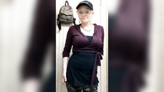 Follow cougar inside chick's Toilet to Pissing