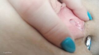 Close up - Women Plays with her Soak Long Twat Lips and Creamy Cum. but Plug