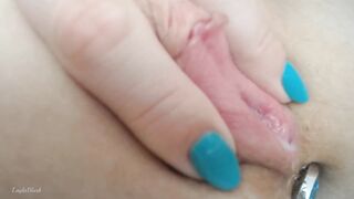 Close up - Women Plays with her Soak Long Twat Lips and Creamy Cum. but Plug