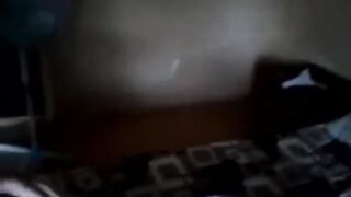 Верная жена с большим бюстом красиво берет в рот член