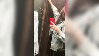 Beauty mom Masturbates inside the Fitting Room of the Store