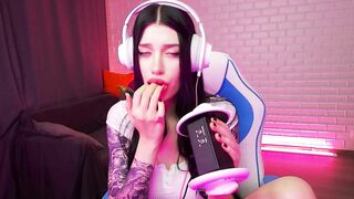 ORGASMIC ASMR INCREDIBLE SEXY BEAUTY LICKING AND BLOWING. HONEY HAZE