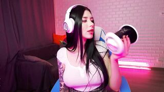 ORGASMIC ASMR INCREDIBLE SEXY BEAUTY LICKING AND BLOWING. HONEY HAZE