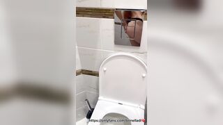 Cutie Cunt Pee into the Restroom