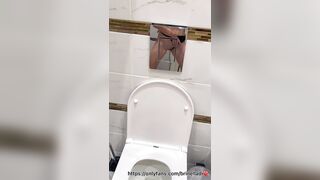 Cutie Cunt Pee into the Restroom