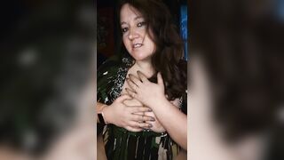 BBW SPANKS HER FAT BOOTY