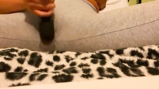 Play with my Tight Soak Cunt into Yoga Leggings Part two, Squirting with the Wand