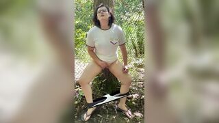 cougar makes herself Orgasm against Tree ***creampie Masturbation***