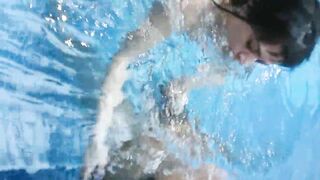 Inside the motel pool enjoys Bae blowing and getting leote