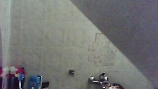 suite belle soeur sous la douche