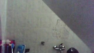 suite belle soeur sous la douche