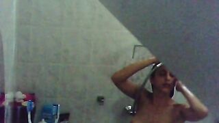 suite belle soeur sous la douche