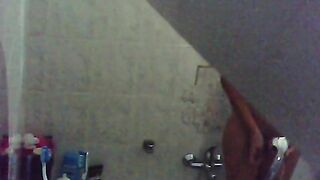 suite belle soeur sous la douche