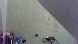 suite belle soeur sous la douche