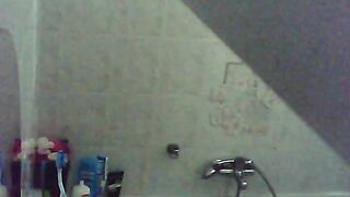 suite belle soeur sous la douche