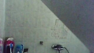 suite belle soeur sous la douche