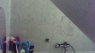 suite belle soeur sous la douche