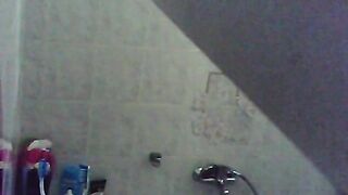 suite belle soeur sous la douche