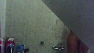 suite belle soeur sous la douche