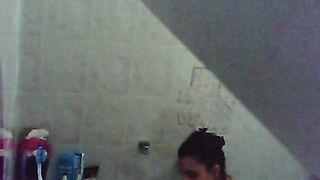 suite belle soeur sous la douche