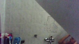 suite belle soeur sous la douche