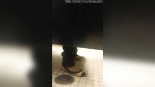 Understall pee farts