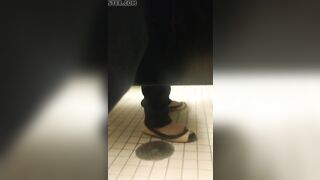 Understall pee farts