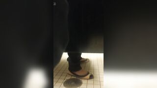 Understall pee farts