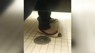 Understall pee farts