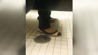 Understall pee farts