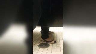 Understall pee farts