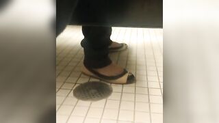 Understall pee farts