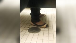 Understall pee farts
