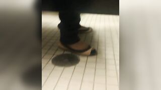 Understall pee farts