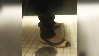 Understall pee farts
