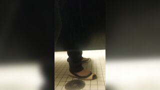 Understall pee farts