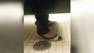 Understall pee farts