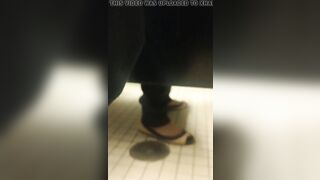 Understall pee farts