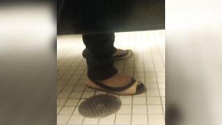 Understall pee farts