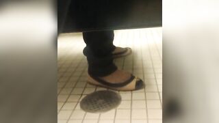 Understall pee farts