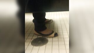 Understall pee farts