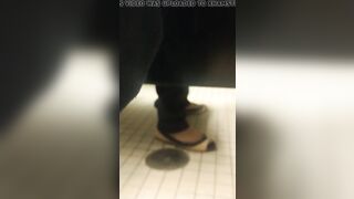 Understall pee farts