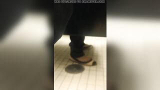 Understall pee farts