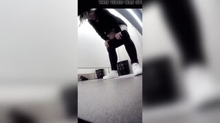 Pissing68
